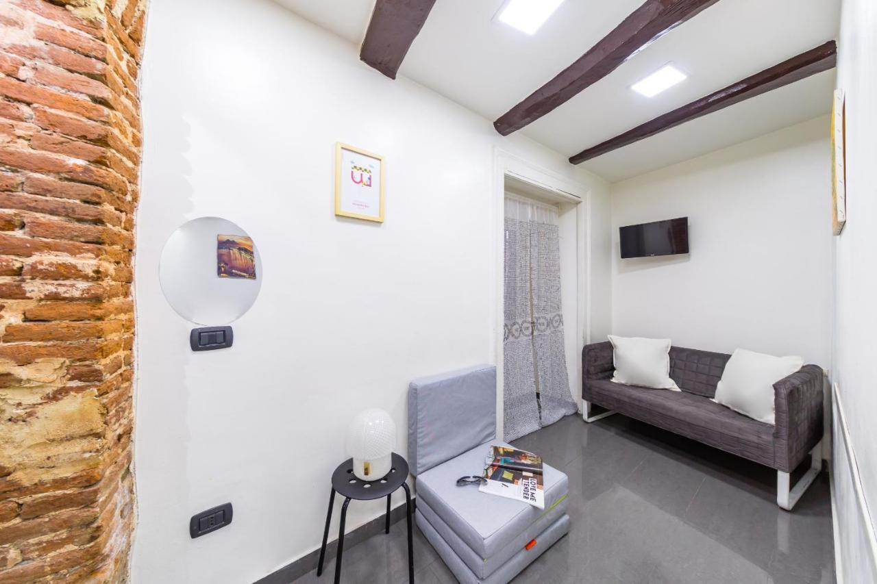 Santa Sofia's Flat At The Historical Center By Wonderful Italy Apartment