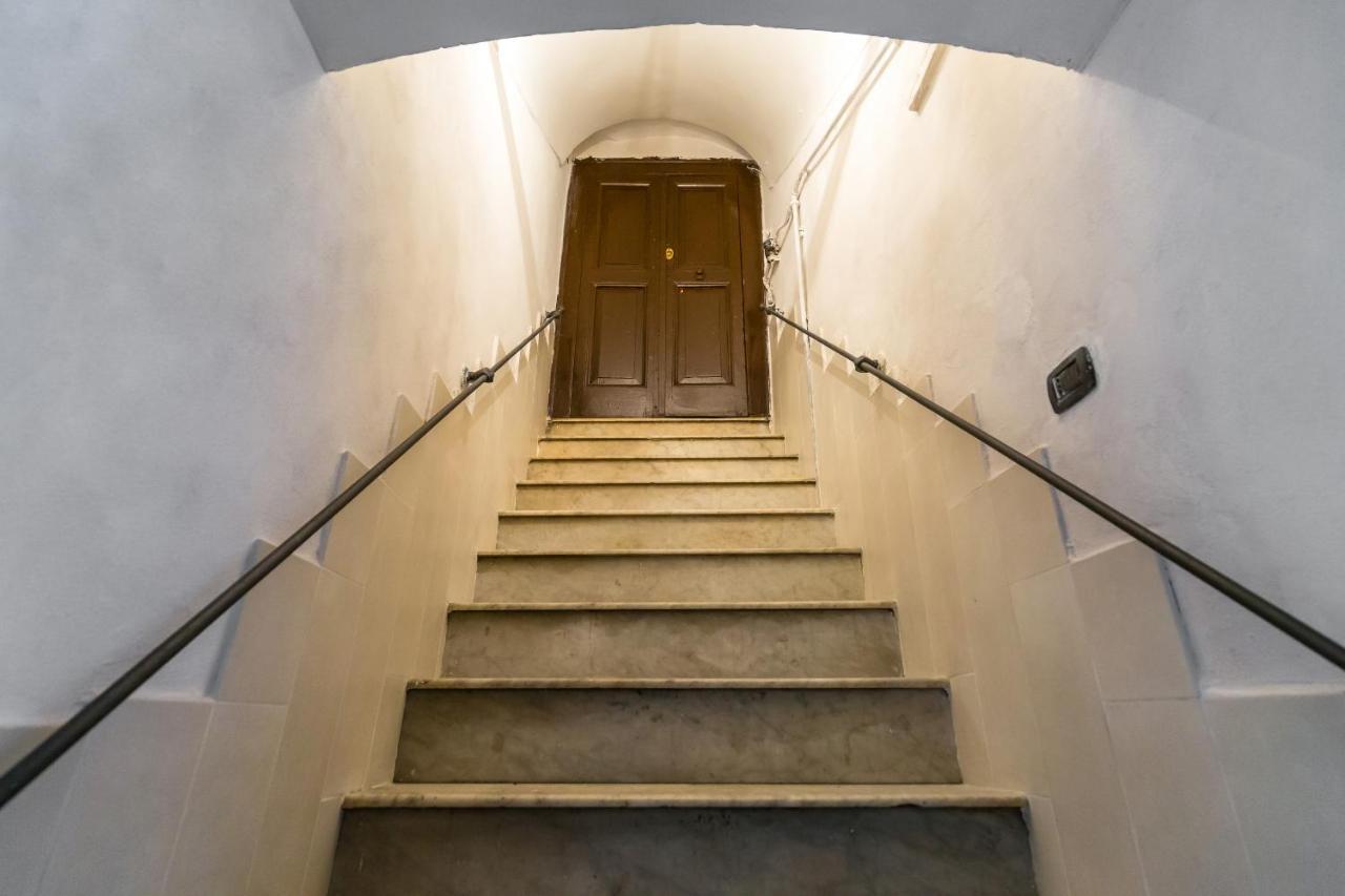 Santa Sofia's Flat At The Historical Center By Wonderful Italy